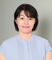 井上 由里子